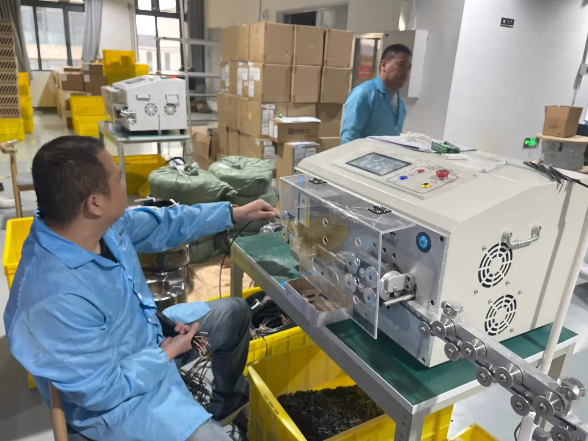 Tăiere și Dezizolare Fire pentru Wire Harness: Ghid de Validare